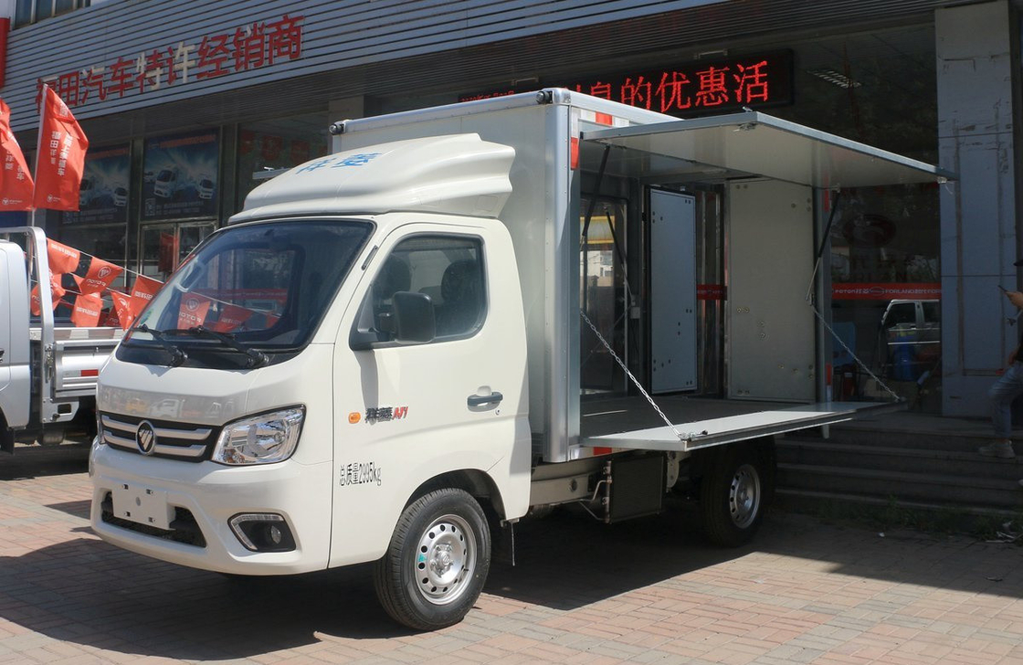 Box Truck Van carica 2 tonnellate Foton Cargo Truck Wingspan Box 3 metri di lunghezza Cabina a fila