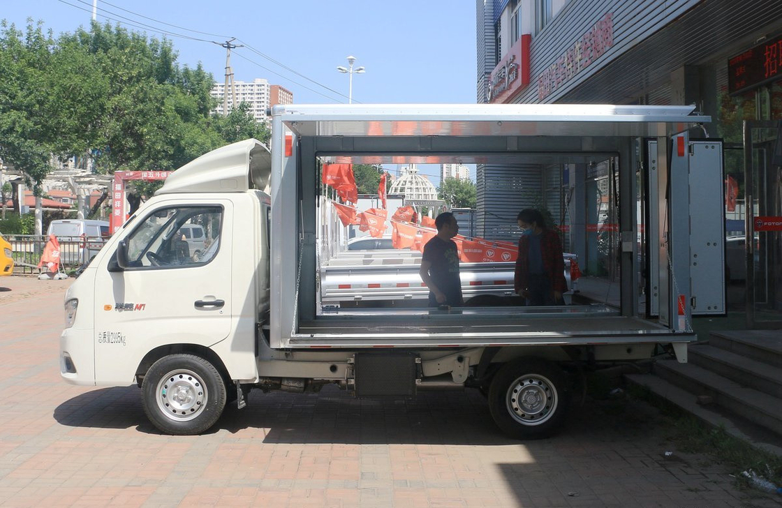Box Truck Van carica 2 tonnellate Foton Cargo Truck Wingspan Box 3 metri di lunghezza Cabina a fila