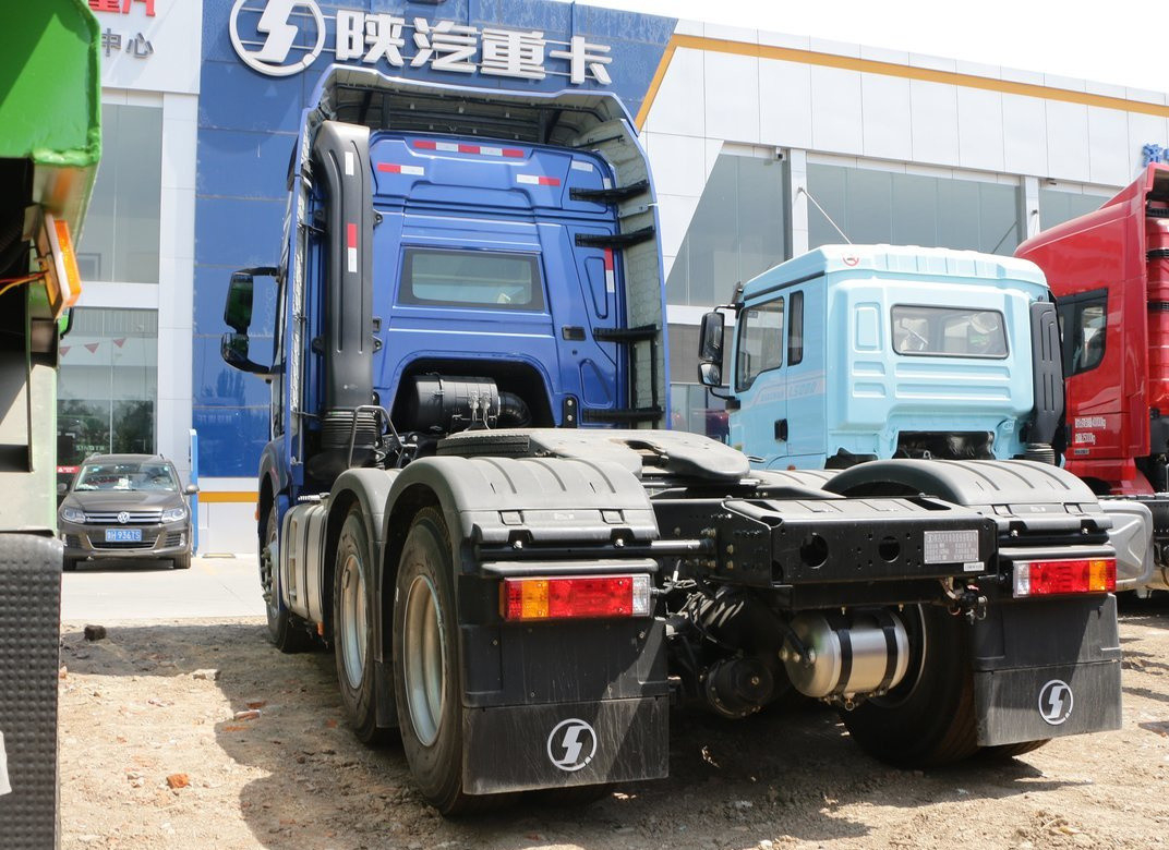 Unità di trattori Camioni Blu Colore Cabina a tetto alto 480hp Shacman H6000 Prime Mover Fast Gearbox