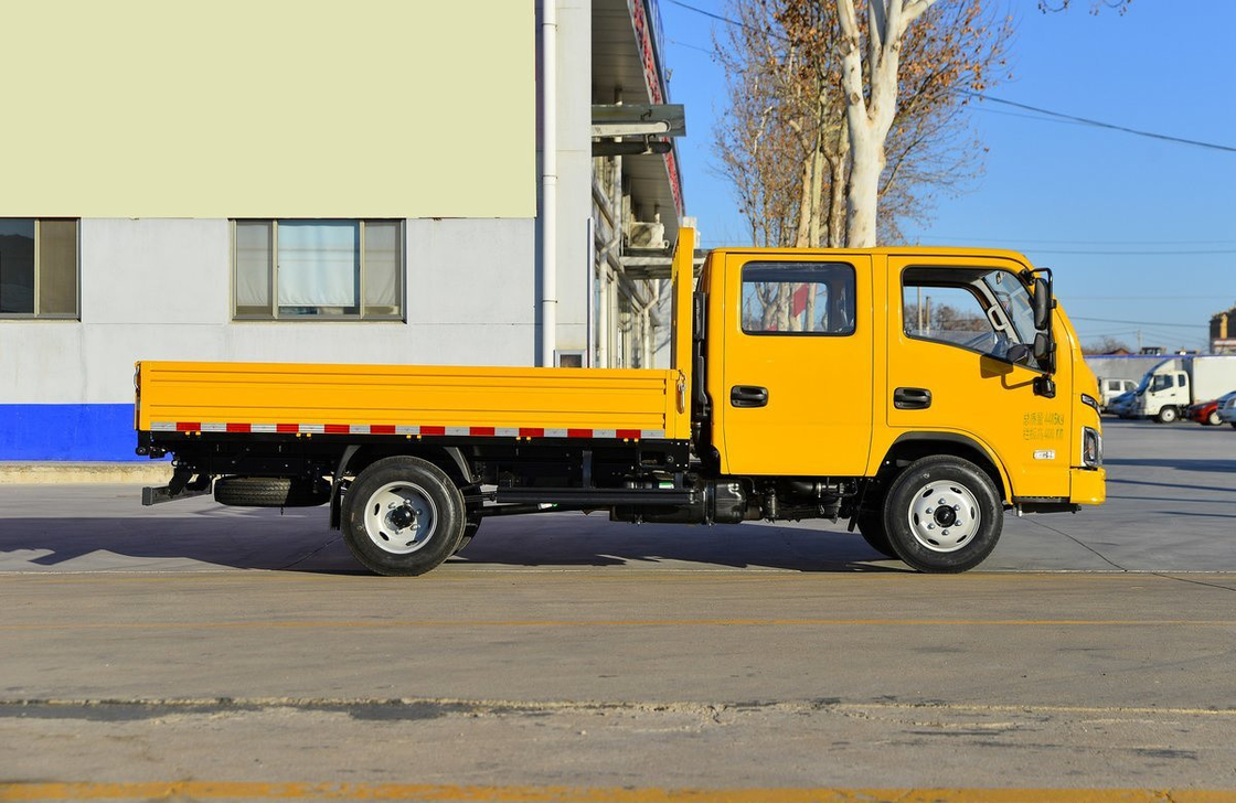 5 tonnellate Box Truck 2 file Cabina 2 + 3 posti a sedere Flat Bed Box Con 3,2 metri Yunei Motore 116 hp