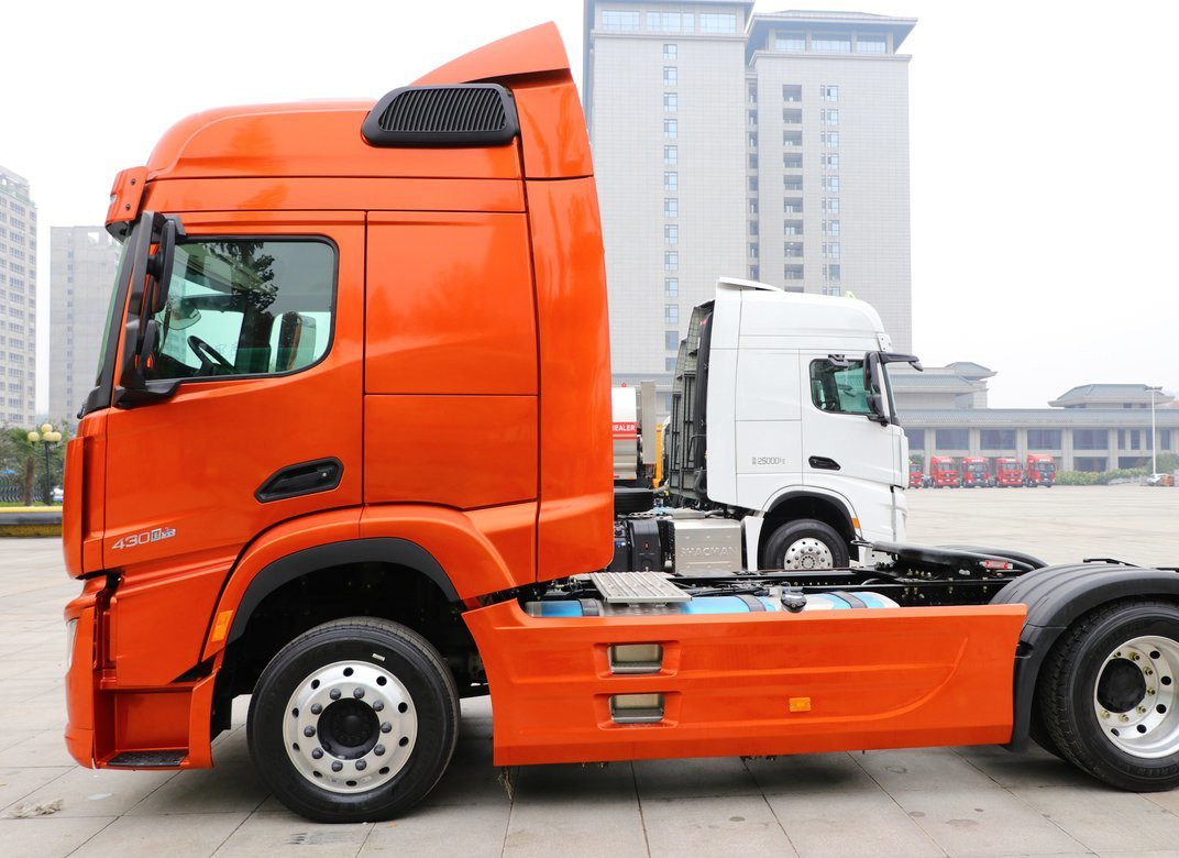 Tractor Trailer Truck Nuovo 4*2 Shacman H6000 Single Axle Weichai 430hp Una fila e mezza
