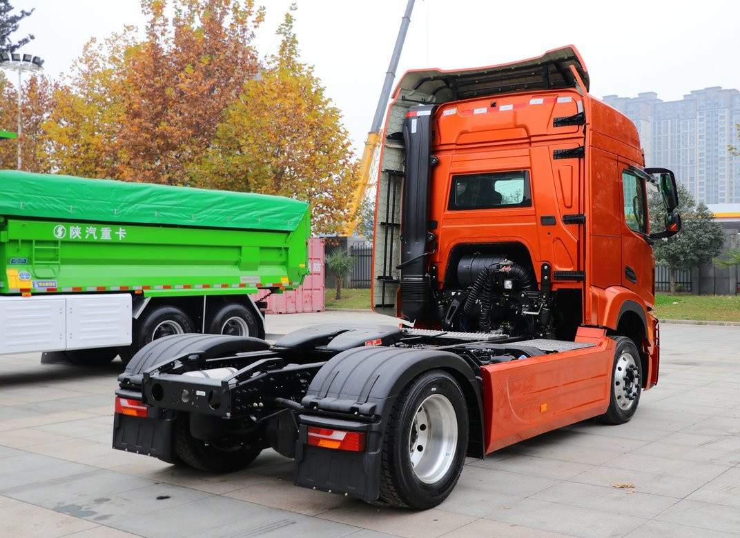 Tractor Trailer Truck Nuovo 4*2 Shacman H6000 Single Axle Weichai 430hp Una fila e mezza