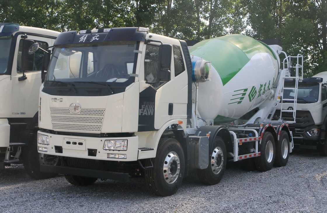 90% Nuova macchinetta per mescolare il calcestruzzo con cabina singola e mezza 8*4 FAW Mixer Truck