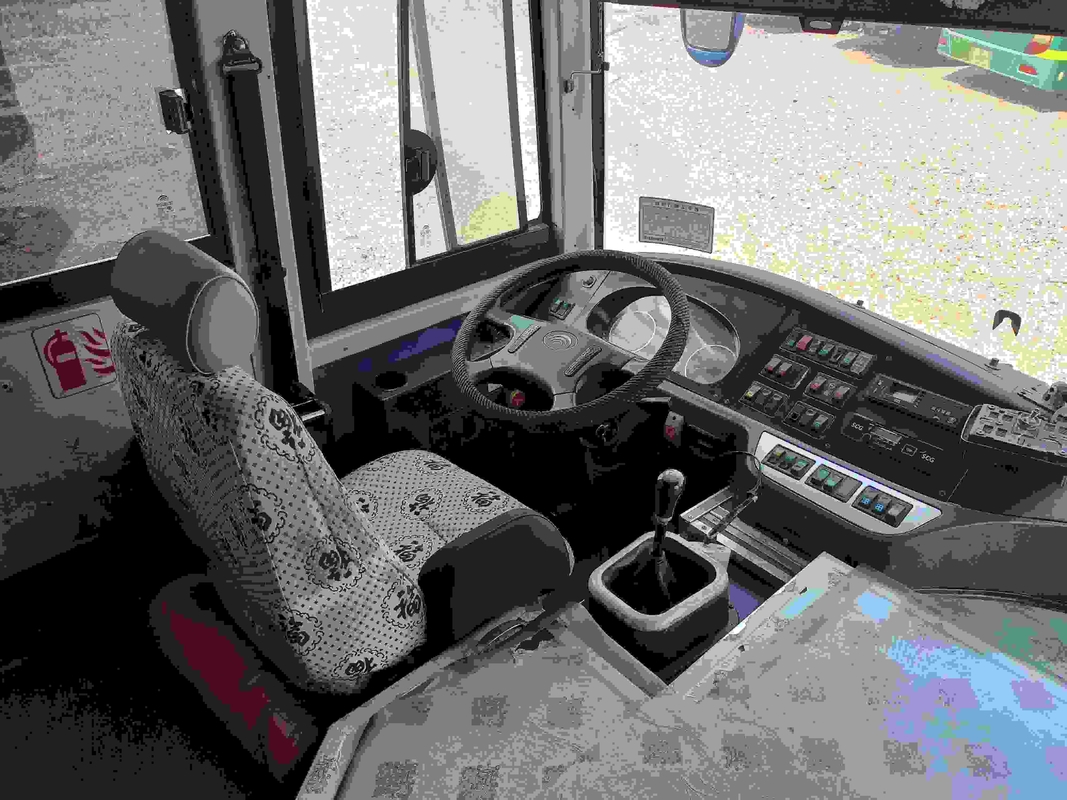Il National Express trasporta l'alta efficienza ha usato la disposizione dei sedili 2+2 di Bus 35 della vettura di Yutong