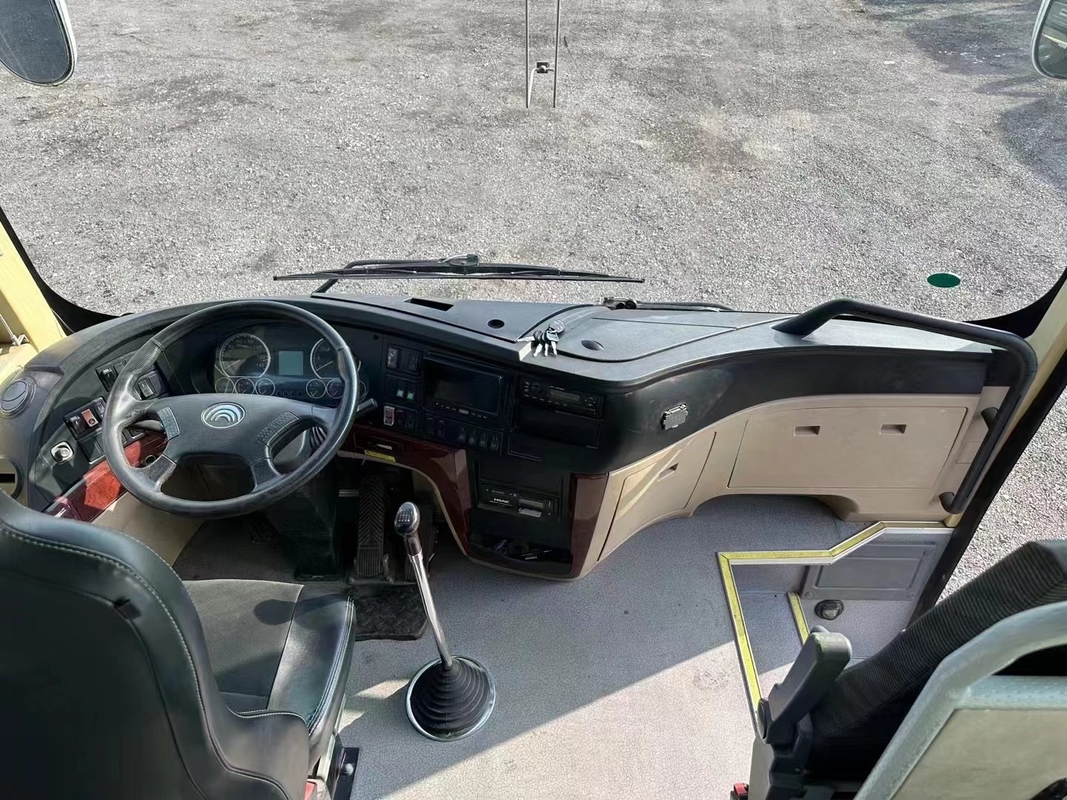 Utilizzato passeggeri e viaggi 2015 anno 39 posti YUTONG autobus ZK6876 foglia primavera uso su strada cattiva