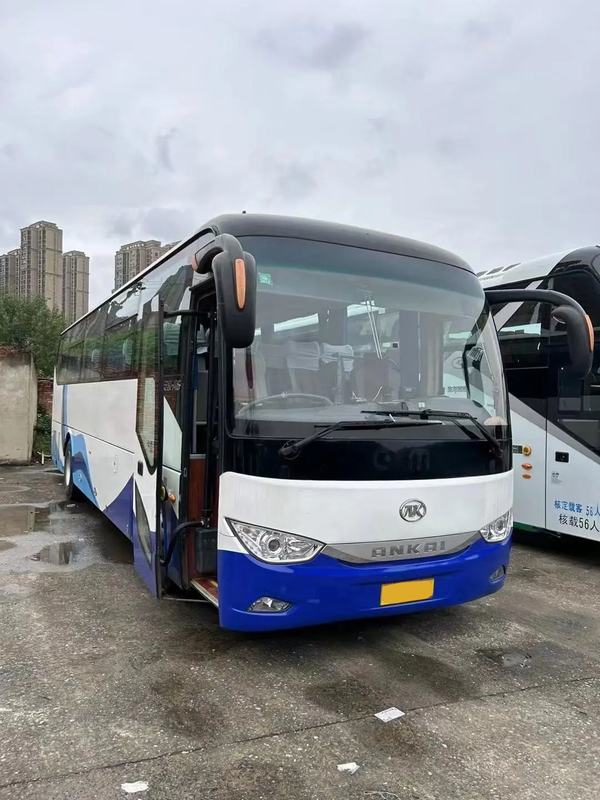 HFF6119 Autobus di lusso da 51 posti con ampio spazio per bagagli, motore diesel posteriore, guida a sinistra