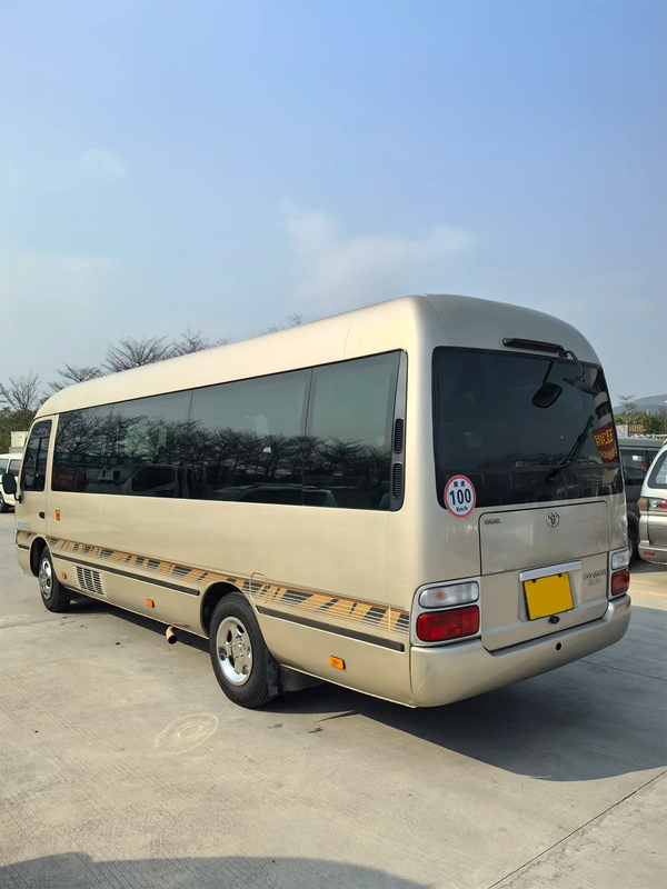 Toyota Coaster 20 posti elettrici Cina IV Champagne Oro Autobus da lavoro di medie dimensioni