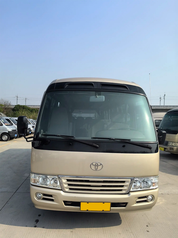 Toyota Coaster 20 posti elettrici Cina IV Champagne Oro Autobus da lavoro di medie dimensioni