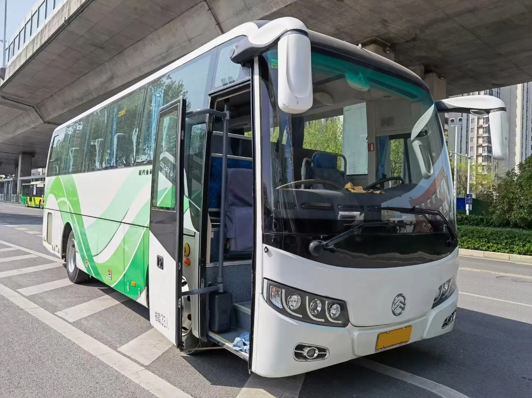 XML6857 33 posti, motore diesel bianco a porta singola e autobus di seconda mano climatizzato