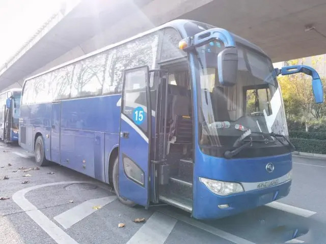 Guida a sinistra Grande spazio per bagagli 45 posti Grande KingLungo autobus passeggeri usati