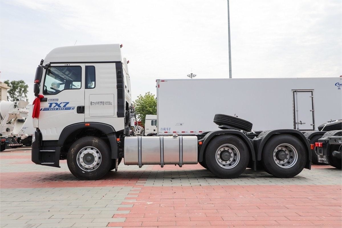 Howo Tractor Trucks 12Gear 6*4 Dieci pneumatici 460 CV 6 cilindri Motore diesel a fila singola Semi