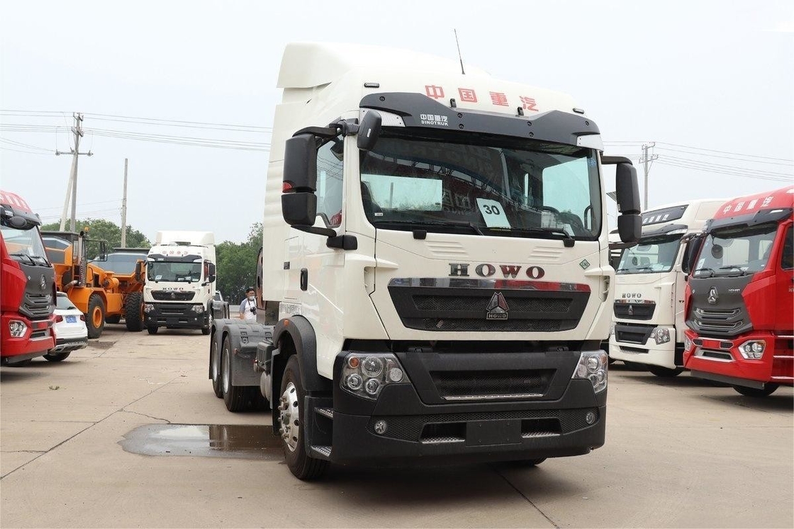 HOWO Single Row Semi TX Heavy Truck 440HP 6X4 12gears Tractor LNG a doppia trazione Nazionale VI