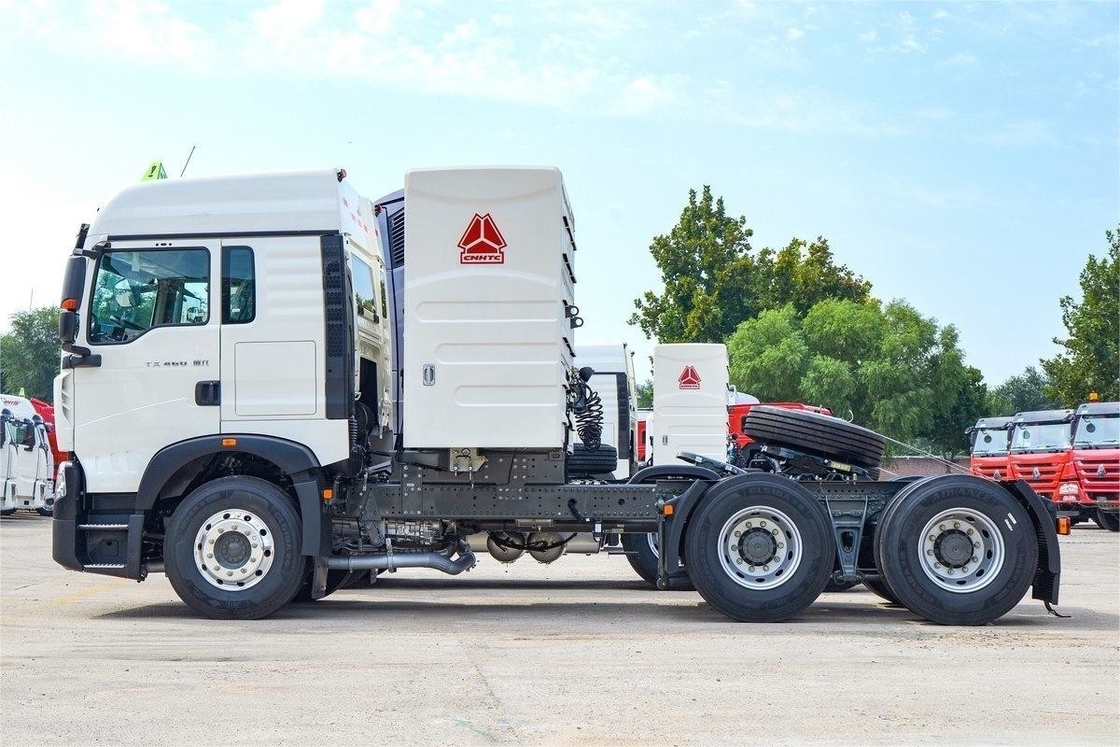 HOWO Camion pesante 460HP 6X4 GNC merci pericolose trattore nazionale VI 8 ruote posteriori