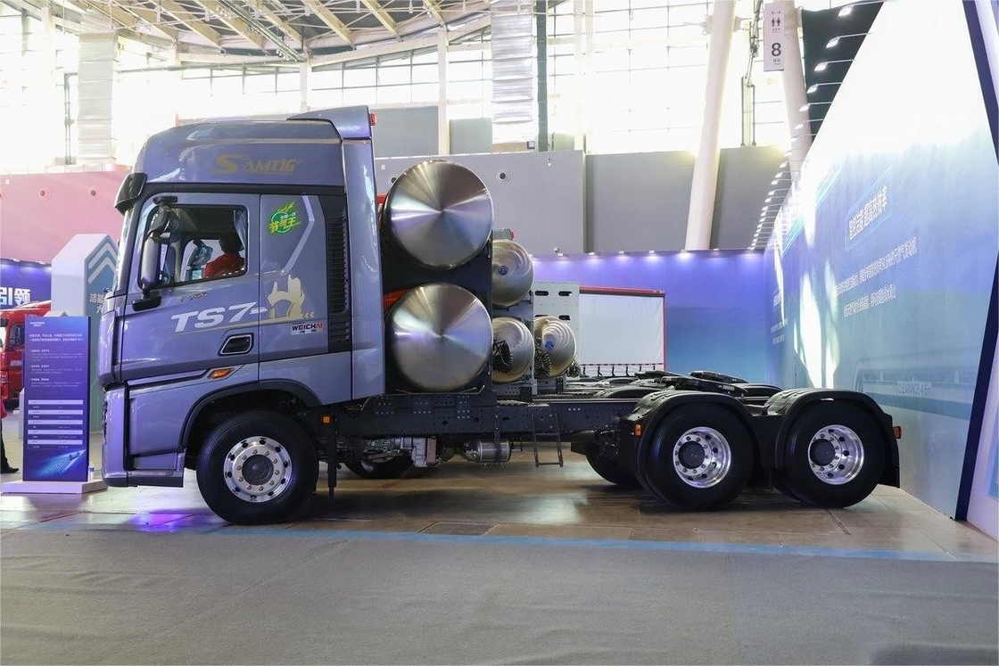 HOWO TS7 Camion pesante 700 CV 6X4 idraulico tampone GNL trasmissione automatica alto tetto trattore
