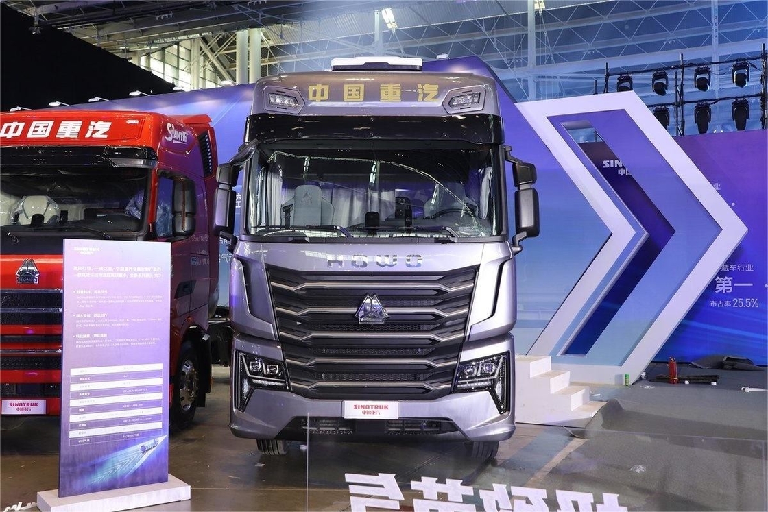 HOWO TS7 Camion pesante 700 CV 6X4 idraulico tampone GNL trasmissione automatica alto tetto trattore