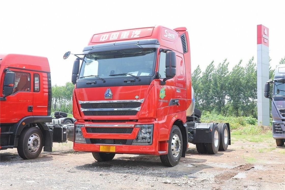HOWO Camion pesante 530 cavalli 6X4 Nazionale VI GNL trattore Camion telaio deflettore d'aria laterale