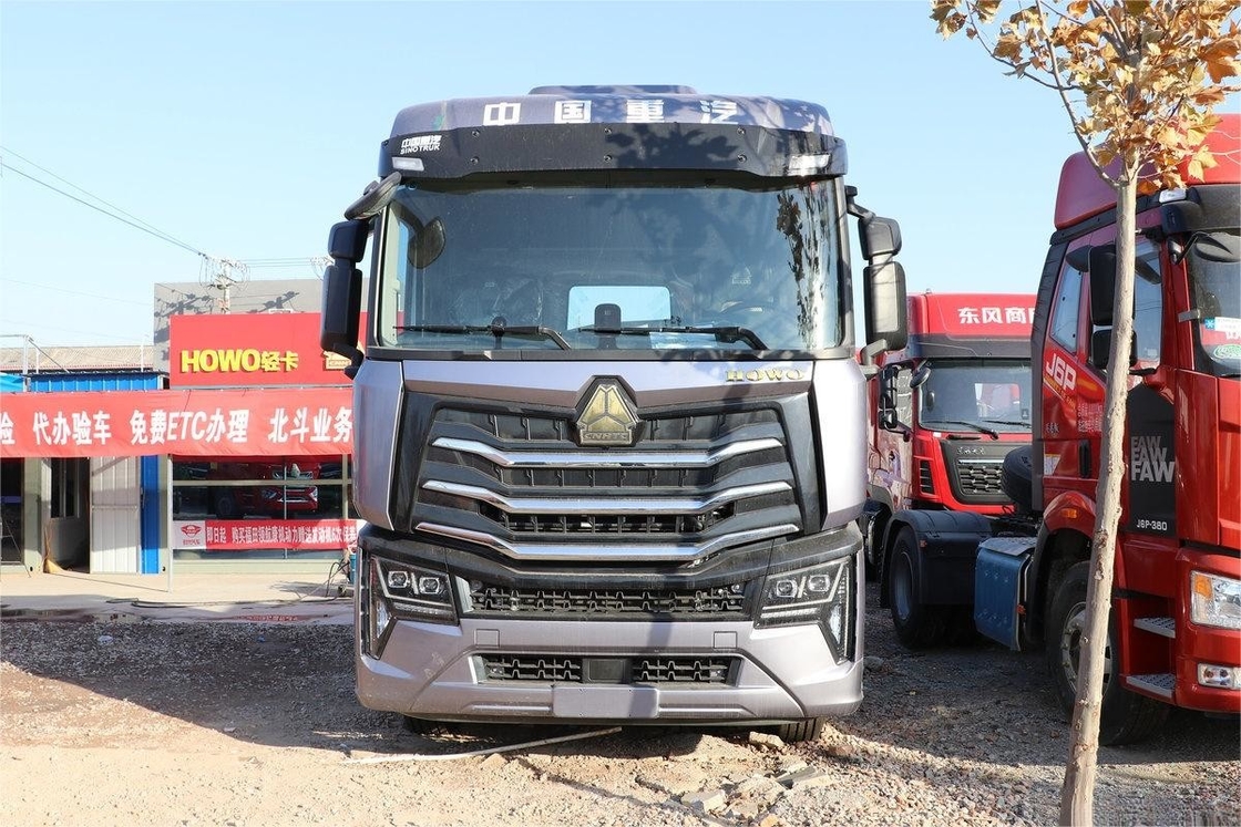 HOWO Camion pesante trattore alto tetto deflettore 6X4 Diesel 16 marce 480 cavalli di potenza nazionale VI