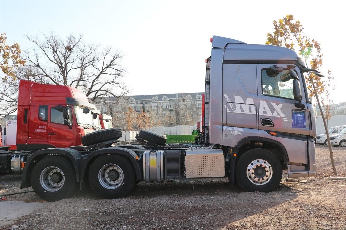 HOWO Camion pesante trattore alto tetto deflettore 6X4 Diesel 16 marce 480 cavalli di potenza nazionale VI