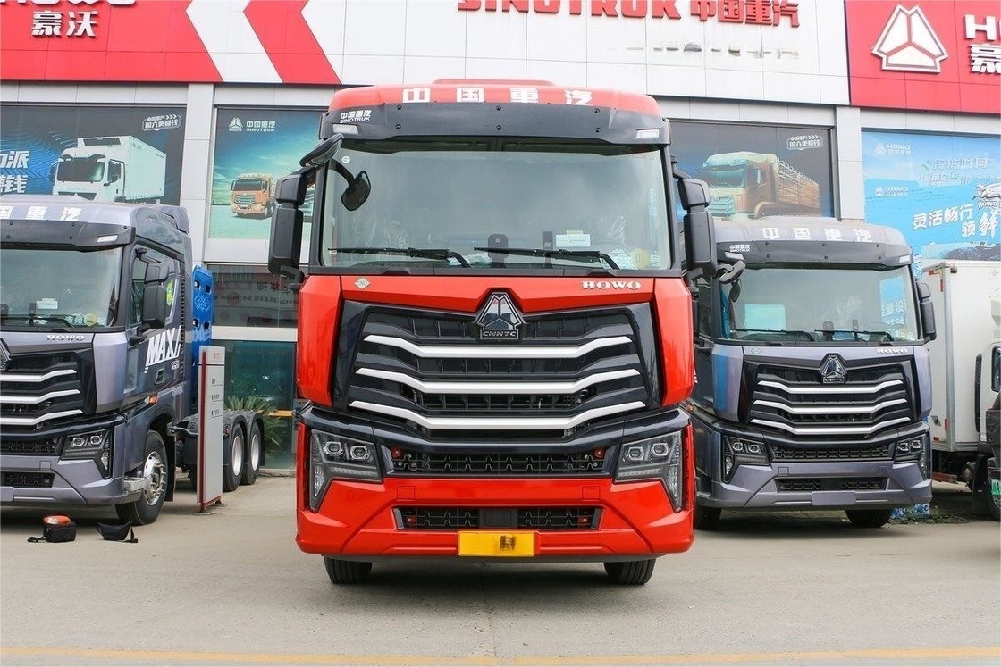 460 hp HOWO Camion pesante 6X4 CNG Doppio asse posteriore Tractore posteriore a otto ruote Nazionale VI