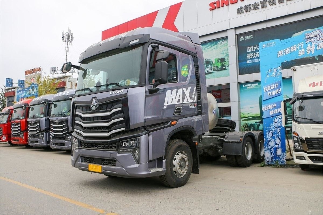 HOWO Max Heavy Truck Light Luxury Version Alto tetto con piastra di flusso 480HP 6X4 trattore a GNL