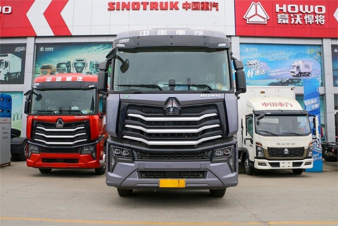 HOWO Max Heavy Truck Light Luxury Version Alto tetto con piastra di flusso 480HP 6X4 trattore a GNL