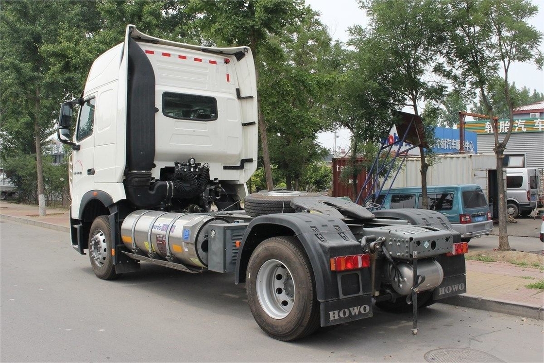 Mezza fila di sedili HOWO T7H Truck pesante deflettore del tetto alto pannello di vento laterale 440 CV 4X2 trattore a GNL