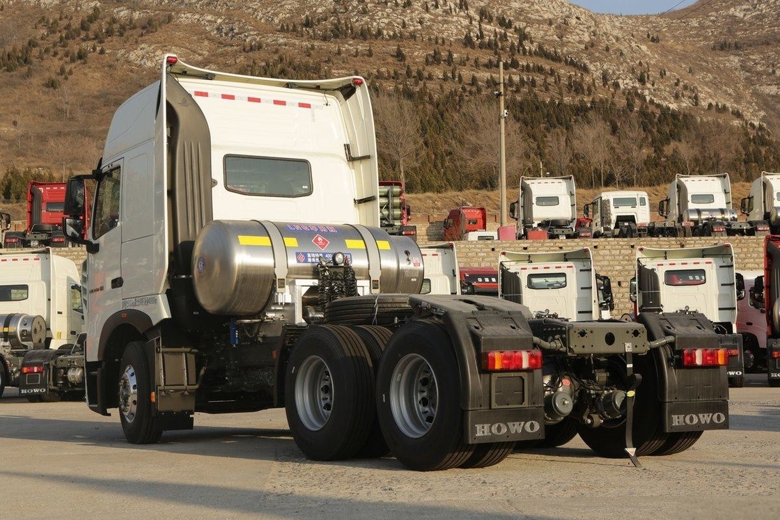 HOWO Truck pesante deflettore laterale 440HP 6X4 LNG National VI trattore (13T asse posteriore)