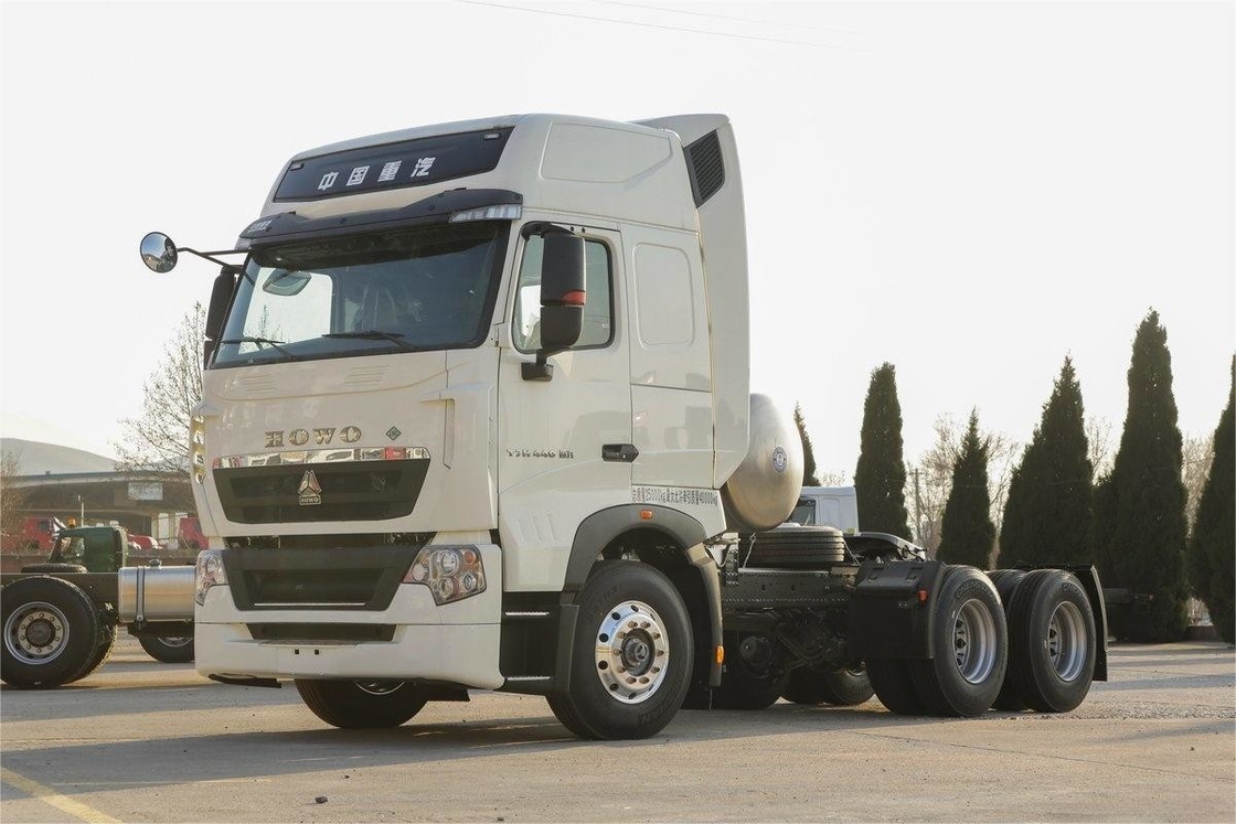 HOWO Truck pesante deflettore laterale 440HP 6X4 LNG National VI trattore (13T asse posteriore)