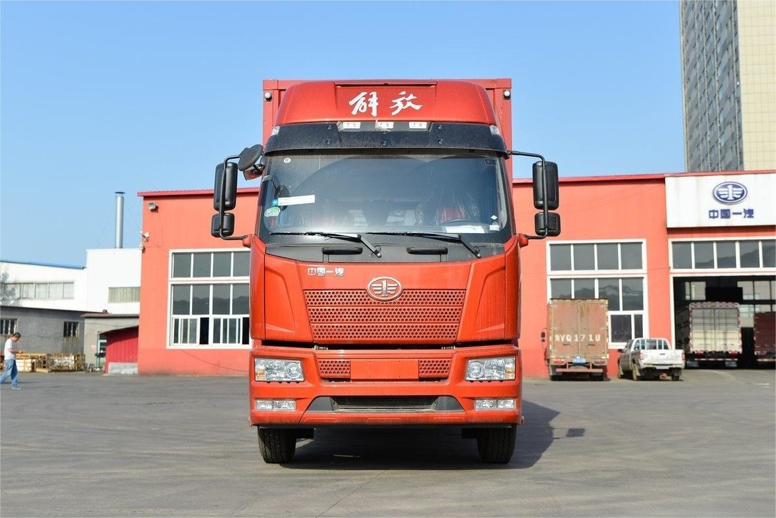 FAW J6L Single Axle Jiefang Medium Truck 240HP 4X2 8-Speed 6.8m Van Truck Porta laterale