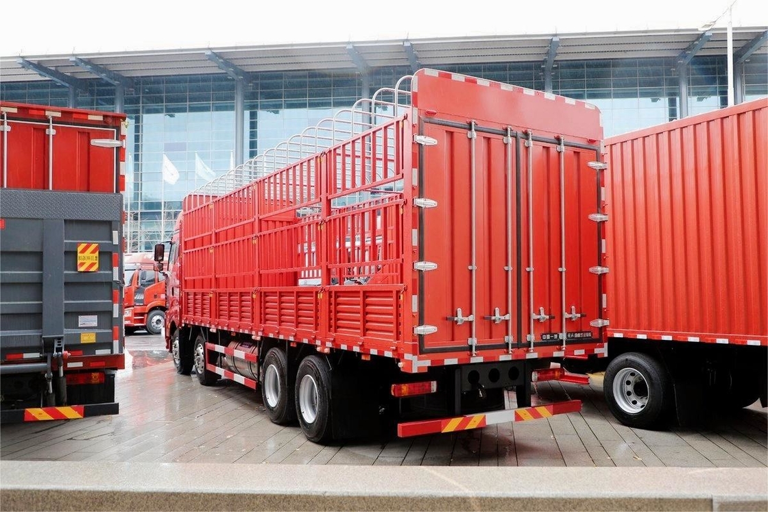 Jiefang Medium Truck Climatizzazione a tetto solare 12 velocità 510 CV 8X4 9,4m LNG Fence Truck