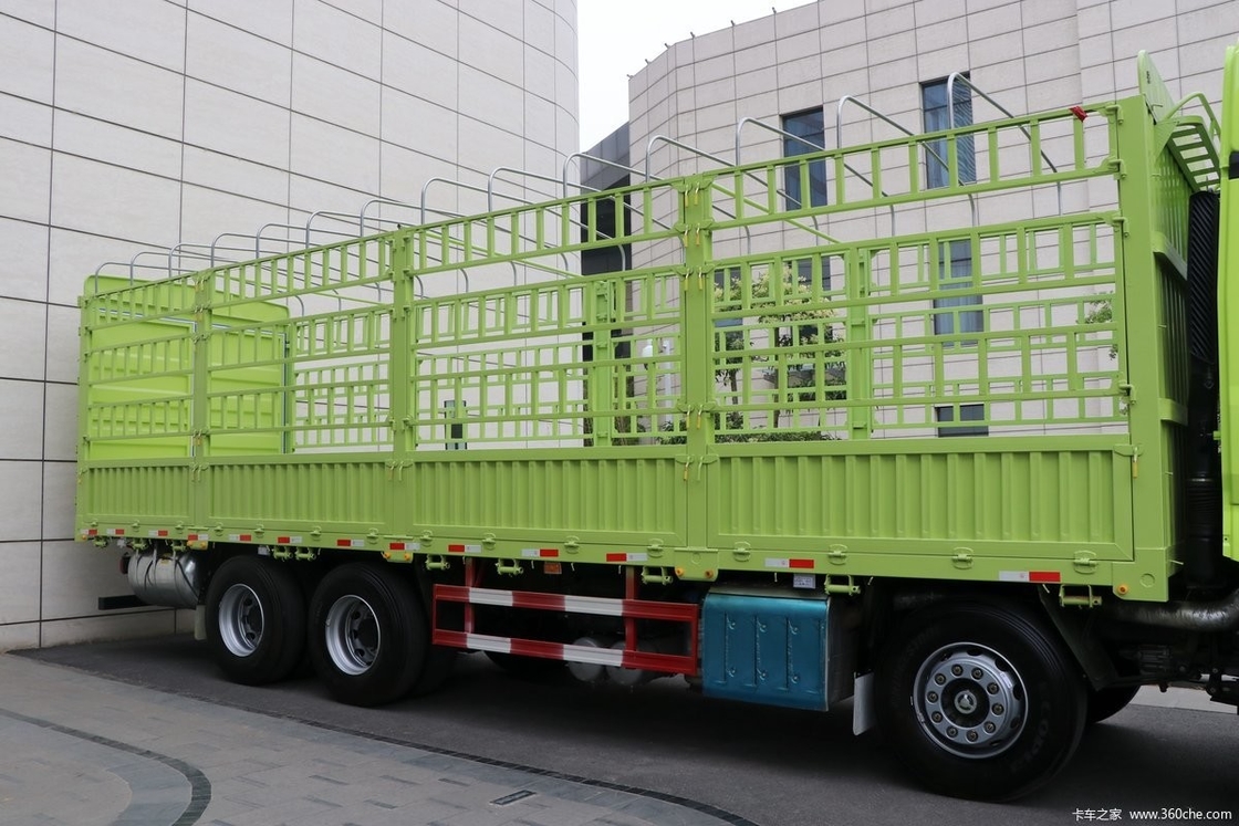 Jiefang Heavy Fence Truck Corpo verde con tetto alto 460 CV 8X4 9,4m 12 velocità camion diesel