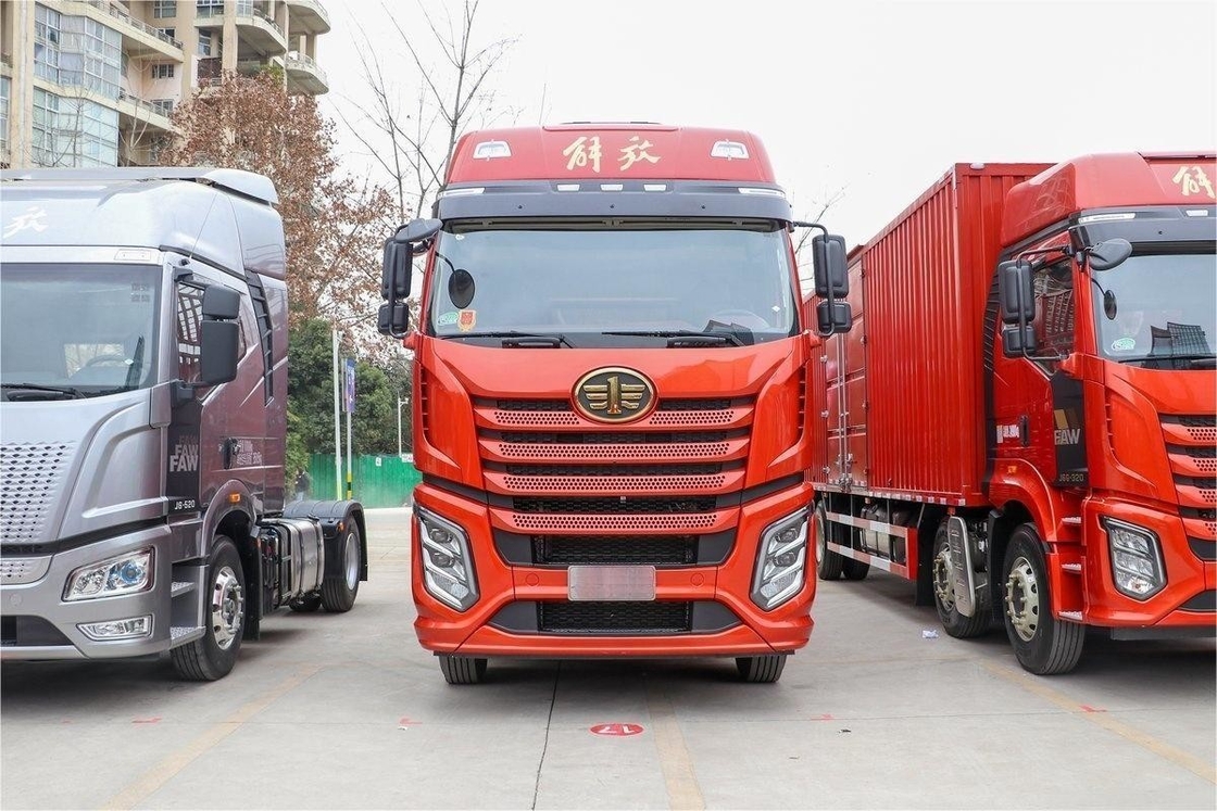 FAW Jiefang Fence Truck Large Row Half Seat 560HP 8X4 9.4m AMT Trasmissione automatica