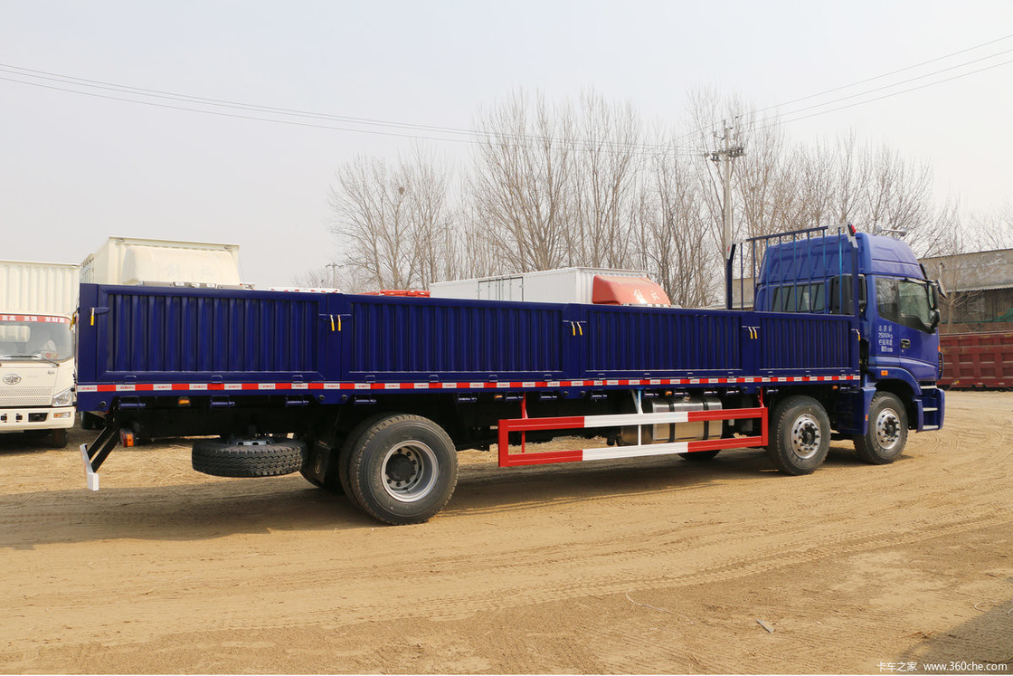 Camion pesante della serie 6 Foton Auman Camion a letto piatto Diesel a 8 velocità 245 CV 6X2 9,53m Corpo blu