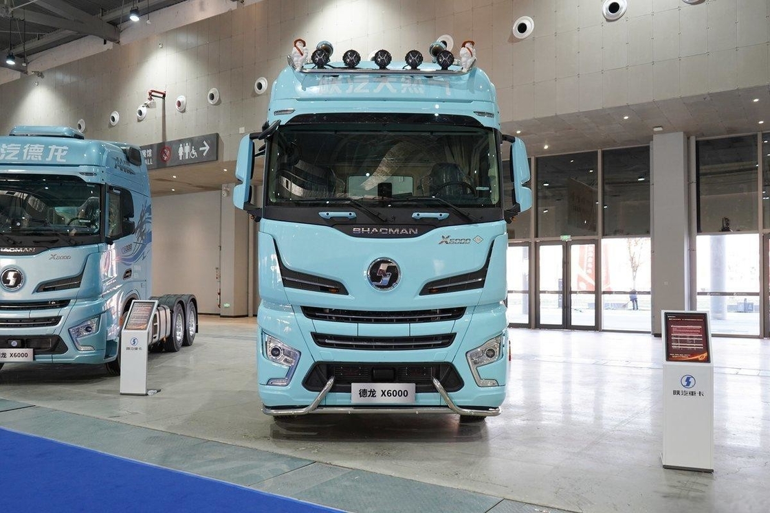 Shacman X6000 Tractor Truck Diesel 700 Hp 6X4 LNG AMT Alto tetto fila singola e mezzo sedile