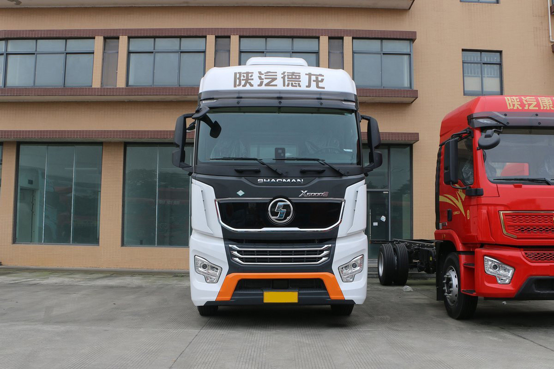 Shacman Tractor Truck X5000S Single-row Half-Seat 560 cavalli di potenza 12 velocità 6X4 trattore a GNL