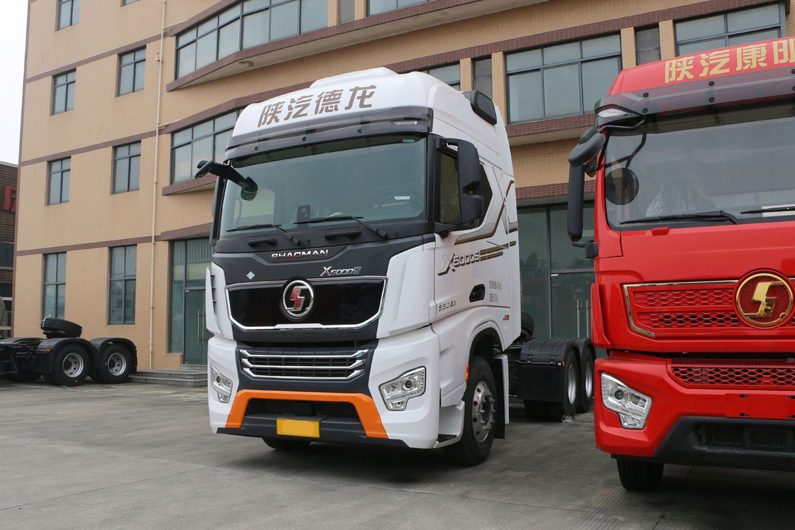 Shacman Tractor Truck X5000S Single-row Half-Seat 560 cavalli di potenza 12 velocità 6X4 trattore a GNL