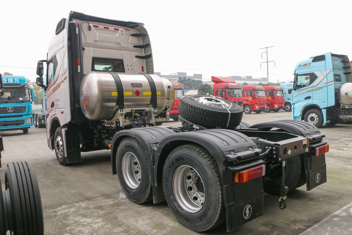 Shacman Tractor Truck X5000S Single-row Half-Seat 560 cavalli di potenza 12 velocità 6X4 trattore a GNL