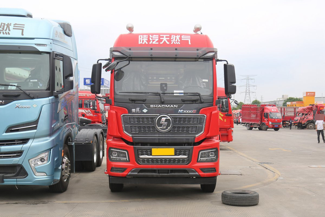 Motore Weichai a mezza seduta a fila singola 460 CV 6X4 con tetto alto Trattore a GNC Shacman Camion pesante