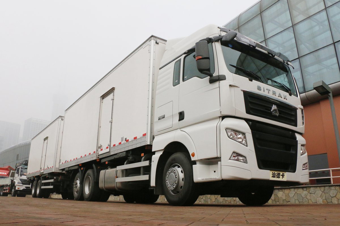 Single Row Of Half Seats Manuale 16 marce Diesel 480HP 6*2 Mezzo asse rimovibile furgone SITRAK