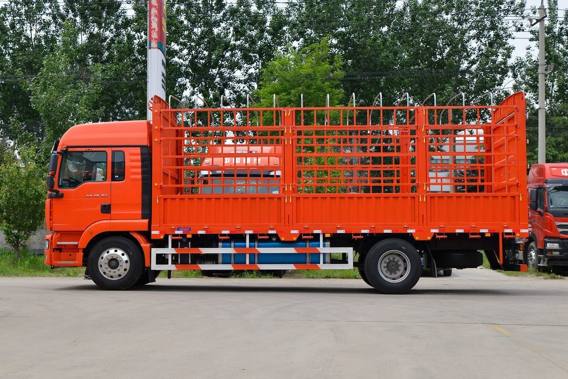Corpo arancione AMT Deflettore d'aria a tetto alto Diesel 8 velocità 250 CV 6.8m Sitrak Fence Truck