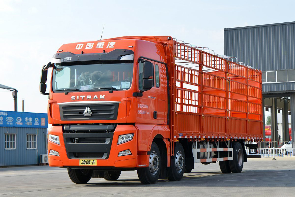 Sinotruk G5 Modello 250 CV 4X2 6.8m AMT Deflettore a 8 velocità e piastra di flusso SITRAK Fence Truck
