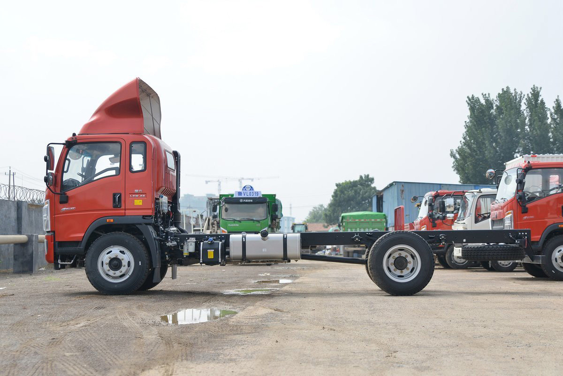 Sinotruk Deflector del tetto alto 190hp Howo Truck Chassis può essere installato con 5.75m Fence Truck