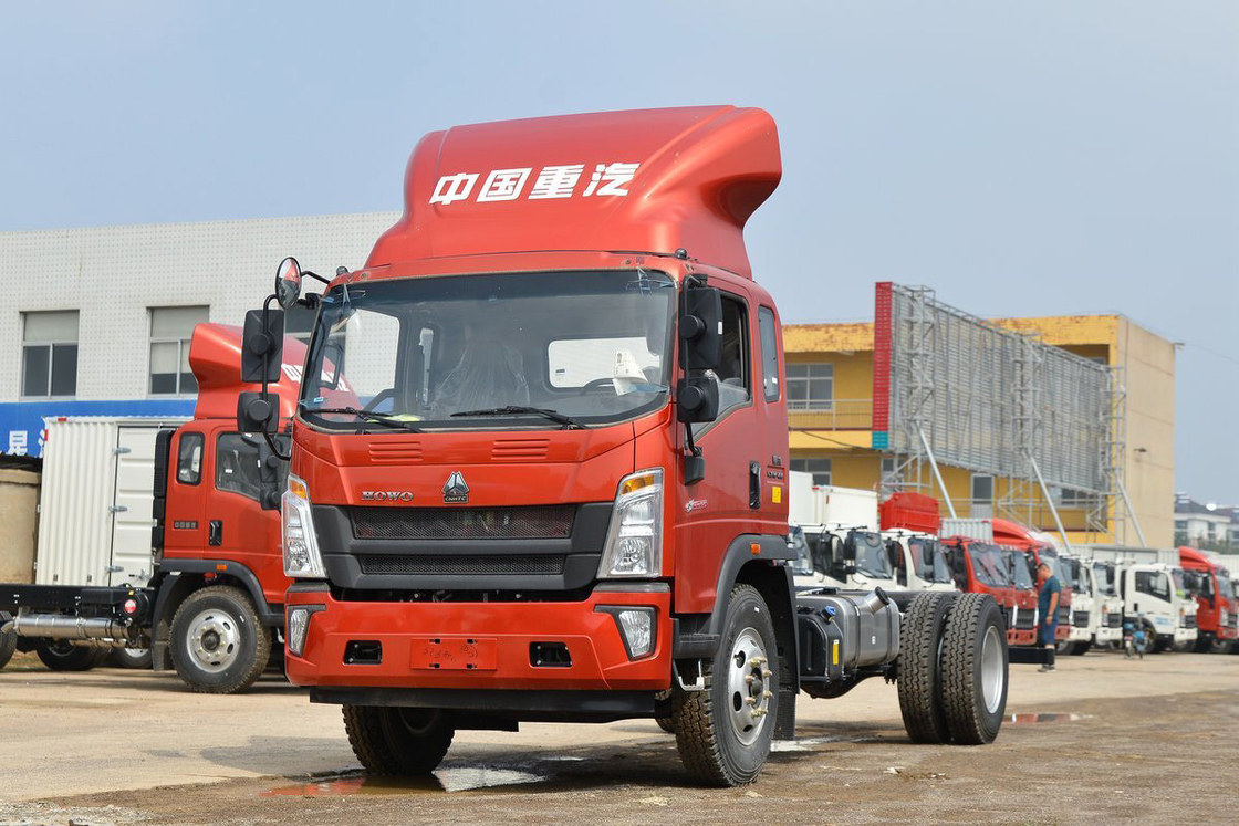 Sinotruk Deflector del tetto alto 190hp Howo Truck Chassis può essere installato con 5.75m Fence Truck