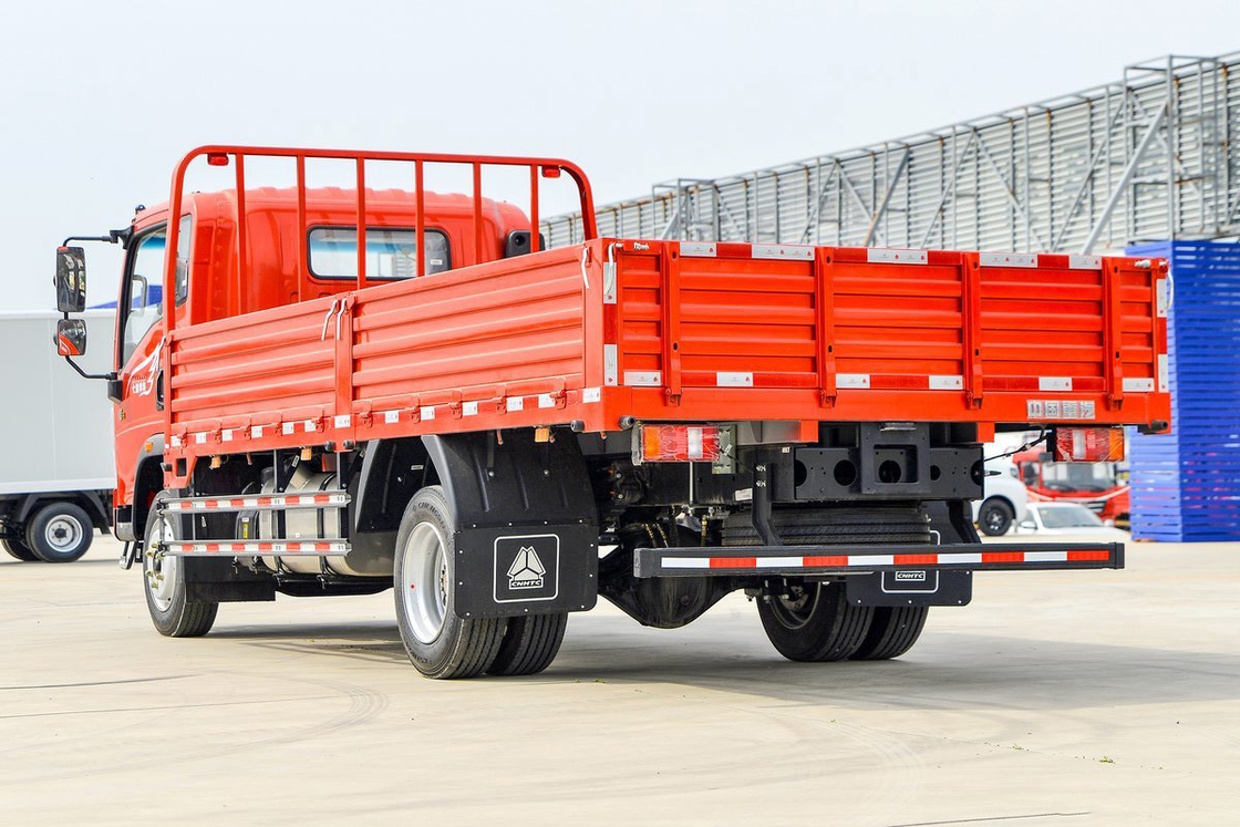 Sinotruk HOWO Camion Serie Titan-H Diesel 8 velocità 170 CV 5,2 metri Box di carico a mezzo lato