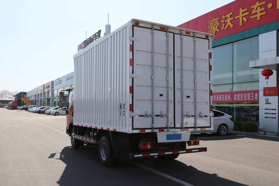 Sinotruk King Serie 160 CV 4.15m Deflector a tetto alto fila singola HOWO Van Light Truck