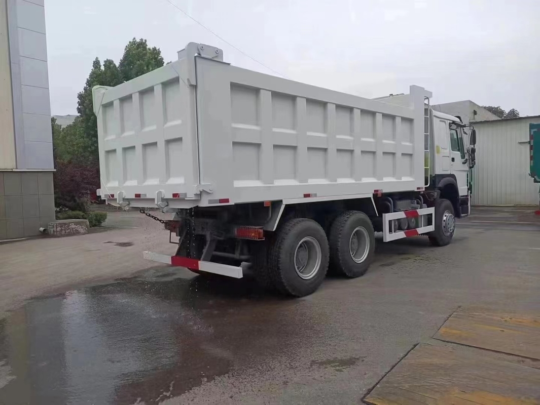 Sinotruk Howo 6x4 Camion Euro 2 Camion-spazzino singolo 20-40 tonnellate carico utile Primavera a foglia