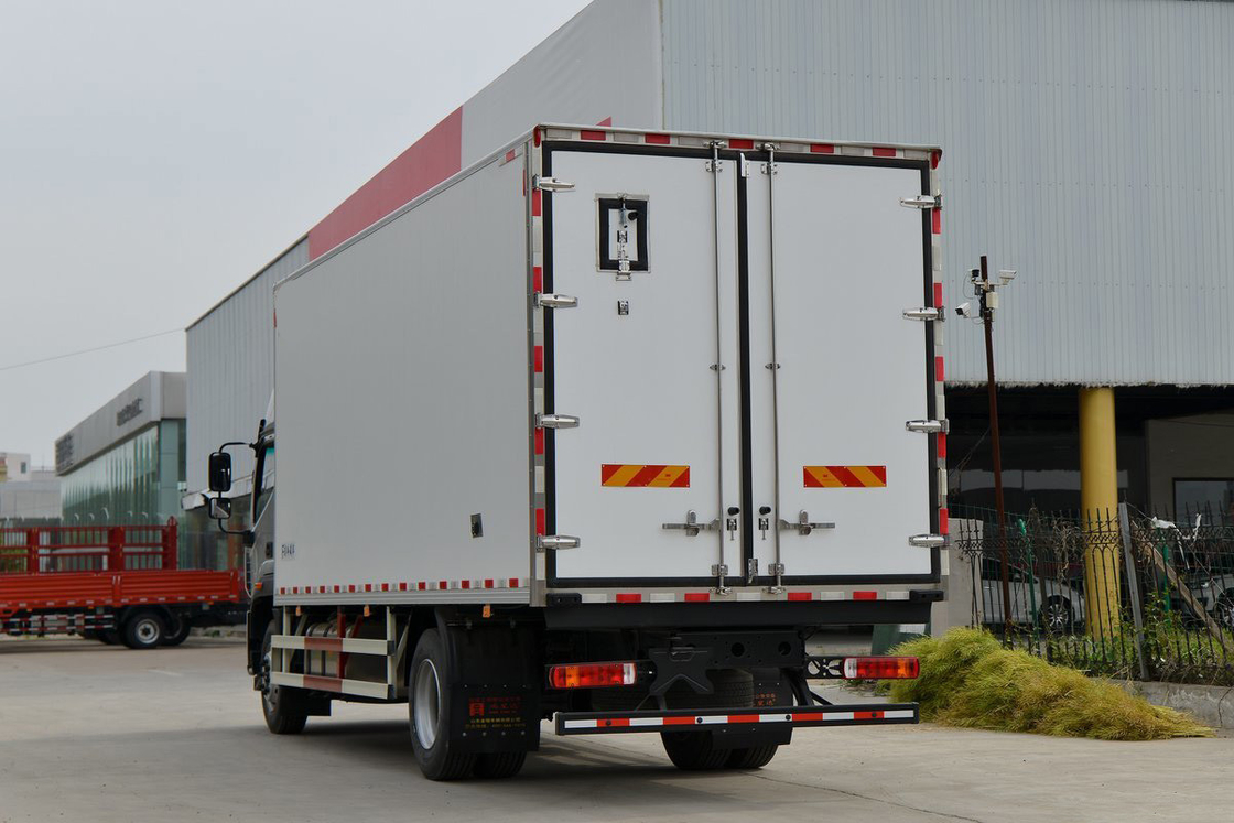 Foton BJ5186 245HP 4X2 Single Axle 6.6m Double Door White Cargo Box Furgone refrigerato