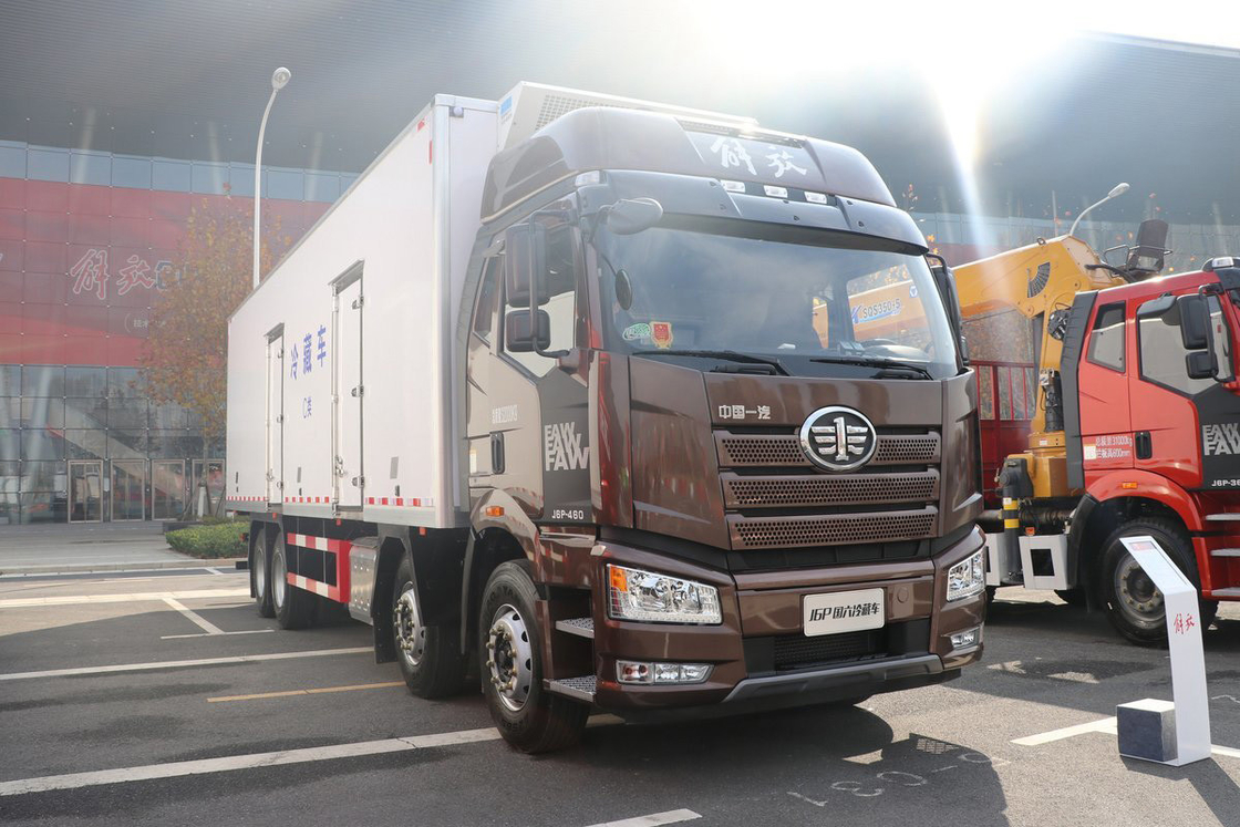 FAW Jiefang CA5320 J6P Camione pesante Camione refrigerato Diesel 12 marce 420 CV 8X4 9,2m Casella di carico Tre porte