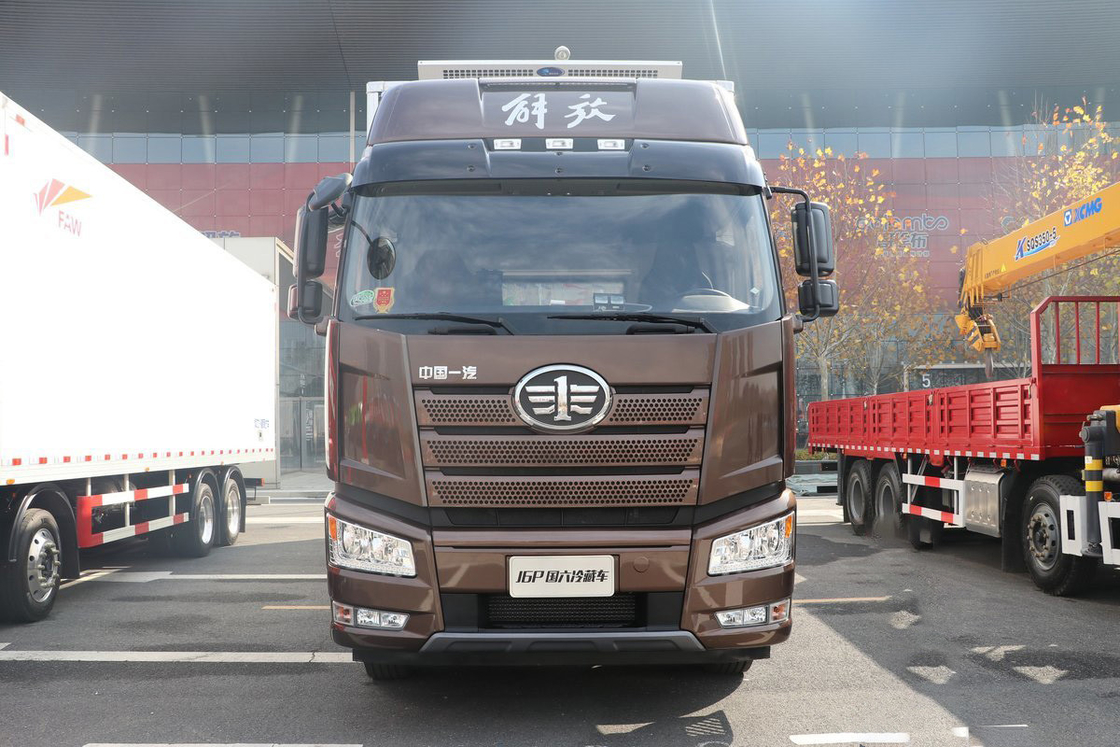 FAW Jiefang CA5320 J6P Camione pesante Camione refrigerato Diesel 12 marce 420 CV 8X4 9,2m Casella di carico Tre porte