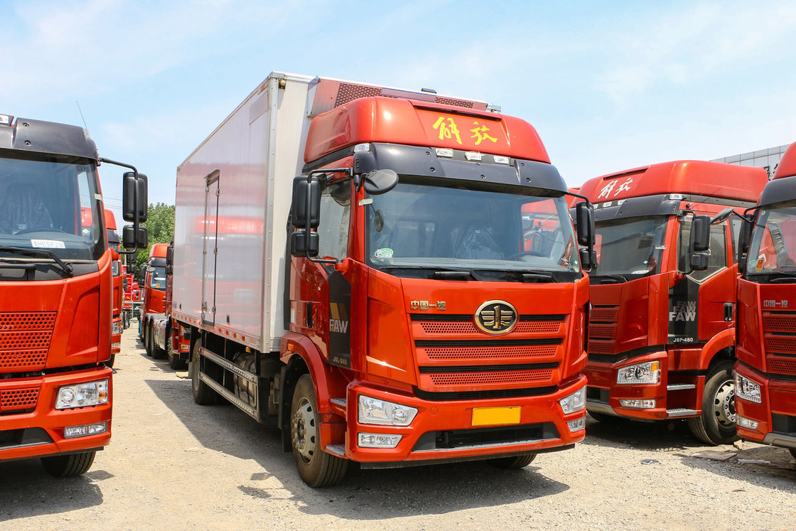 FAW Jiefang CA5180 J6L camion refrigerato diesel 240HP 4X2 6m scatola di carico doppia porta laterale e porta laterale singola